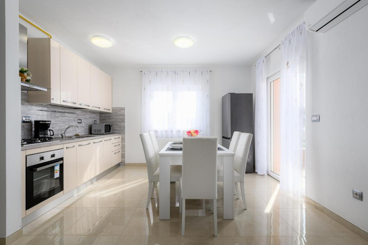 Stancija Amoroso Porec Apartments ภายนอก รูปภาพ