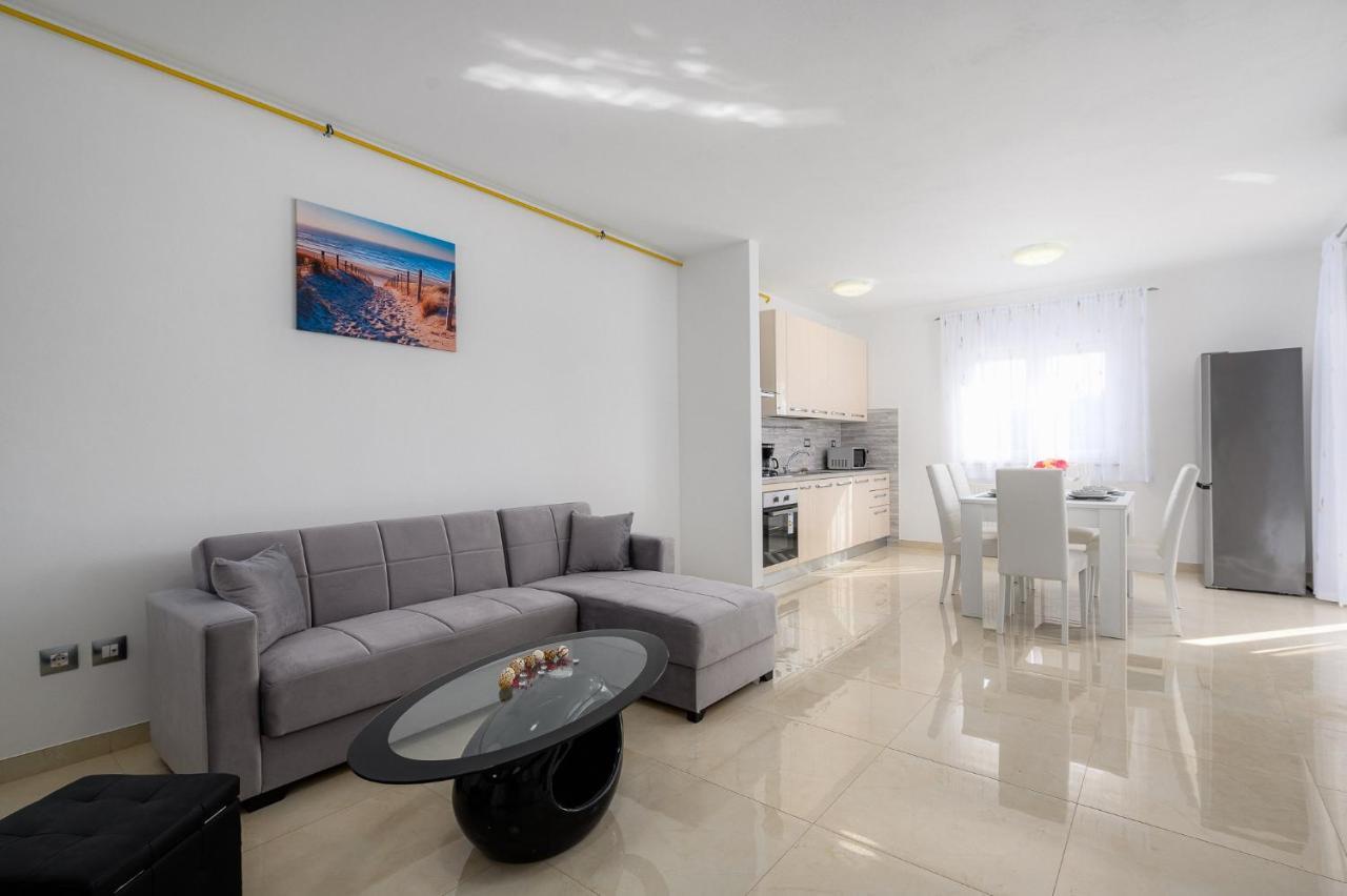 Stancija Amoroso Porec Apartments ภายนอก รูปภาพ