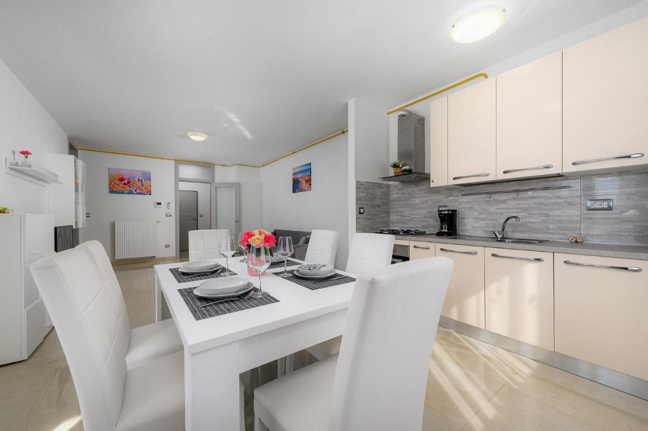 Stancija Amoroso Porec Apartments ภายนอก รูปภาพ