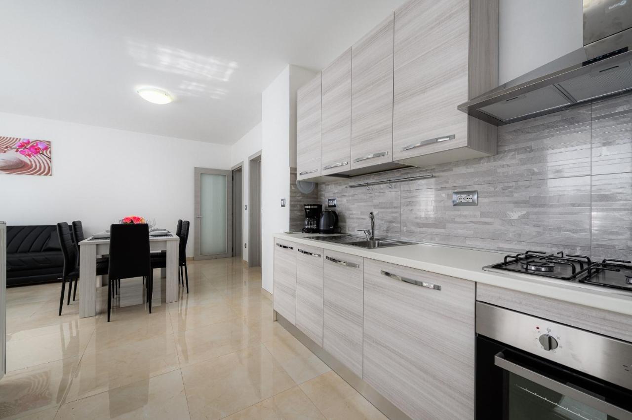 Stancija Amoroso Porec Apartments ภายนอก รูปภาพ