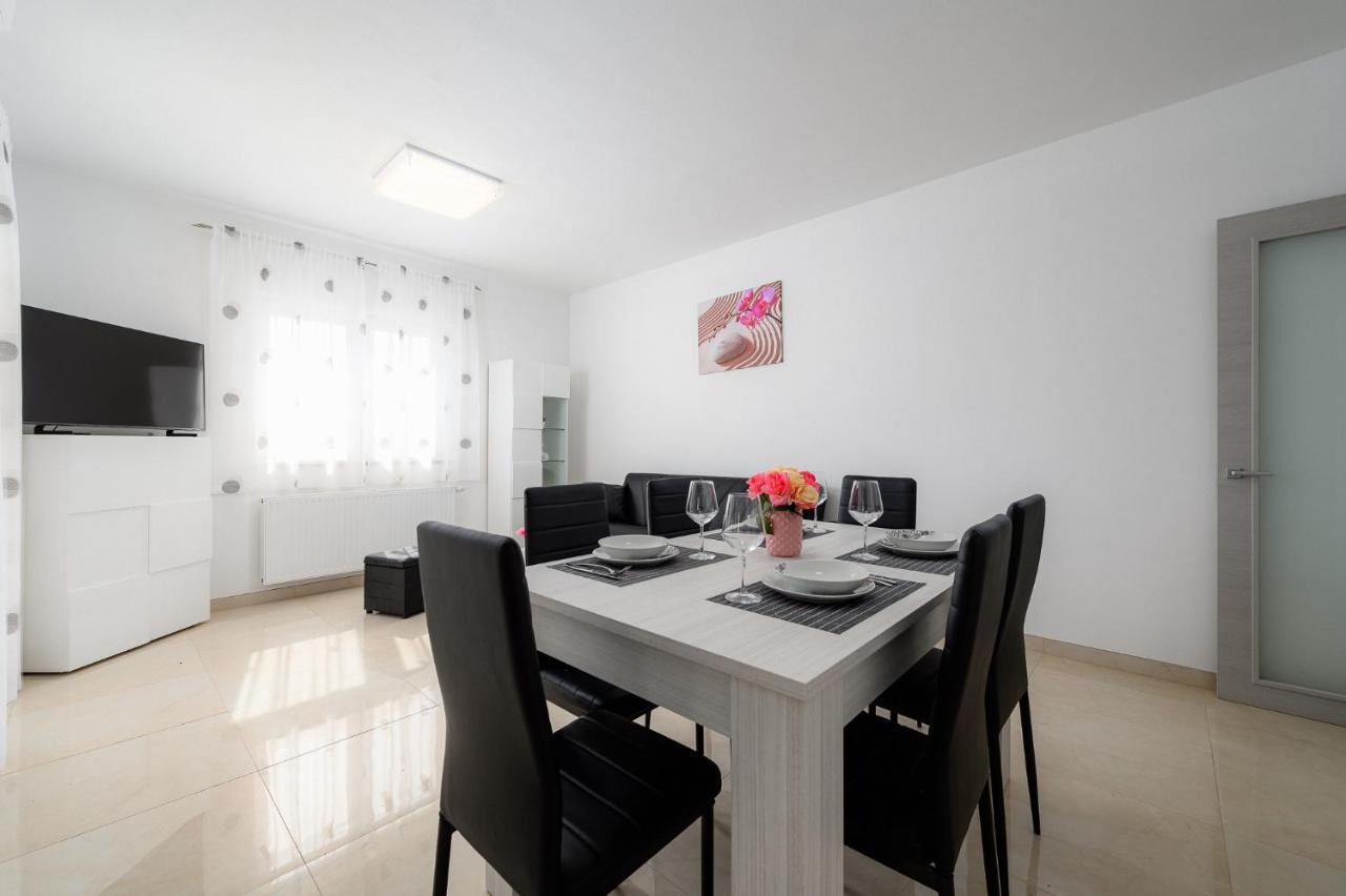 Stancija Amoroso Porec Apartments ภายนอก รูปภาพ