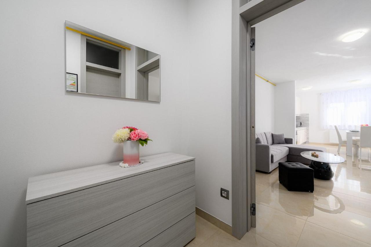 Stancija Amoroso Porec Apartments ภายนอก รูปภาพ