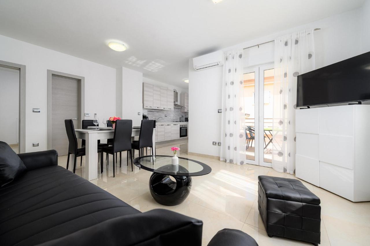 Stancija Amoroso Porec Apartments ภายนอก รูปภาพ
