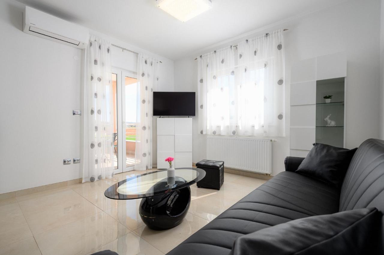 Stancija Amoroso Porec Apartments ภายนอก รูปภาพ